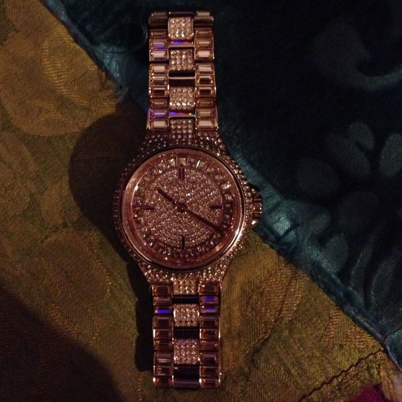 🔴SOLD🔴Michael kors rose gold glitz watch