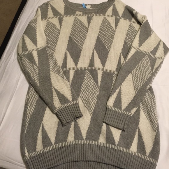 🚫BUNDLED🚫Beautiful sweater - Picture 2 of 4