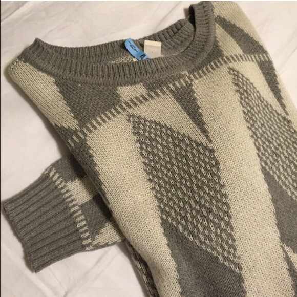 🚫BUNDLED🚫Beautiful sweater - Picture 4 of 4