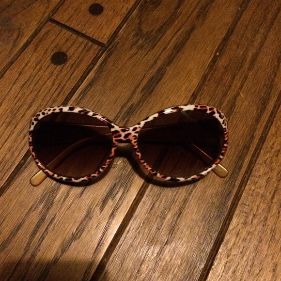 Authentic Betsey Johnson sunglasses only worn once