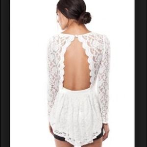 Sleeveless High-low backless lace top