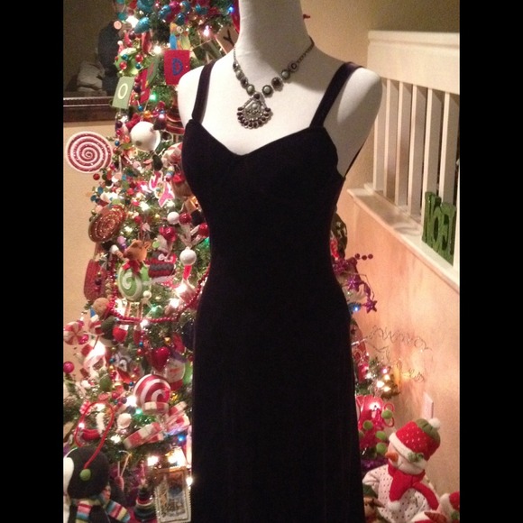 Dresses & Skirts - Gorgeous Velvet Burgundy Dress