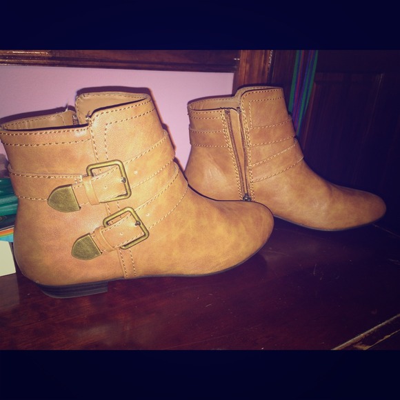 🔒SOLD Low tan boots🔒