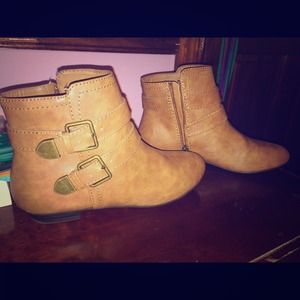 🔒SOLD Low tan boots🔒
