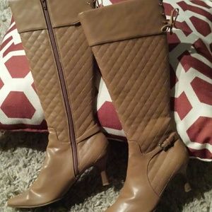 Tan boots - Reposhed
