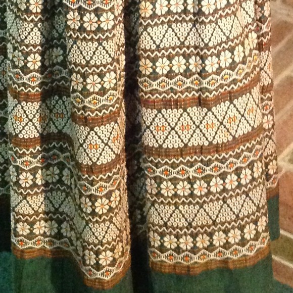 SOLD AT HOME🔥️VINTAGE A-LINE TAPESTRY SKIRT🔥 - Picture 3 of 4