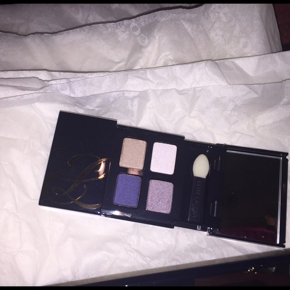 St Lauder cosmetic set