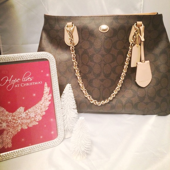 🚫SOLD🚫Coach Peyton Signature leather chain tote