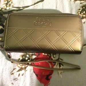 🎉👜 Coach Wallet with Wristlet