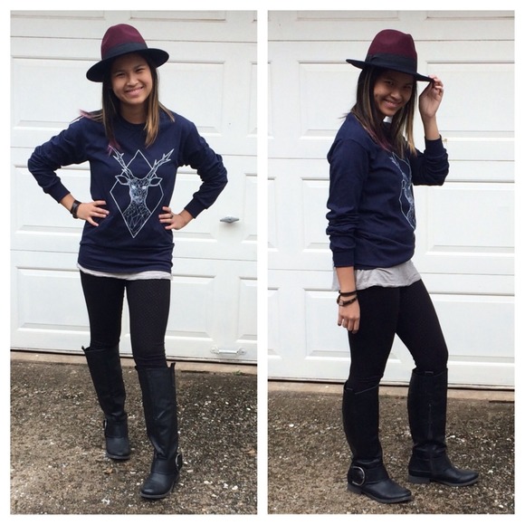 NAVY & WHITE GRAPHIC STAG SWEATER IN ALL SIZES - Picture 2 of 4