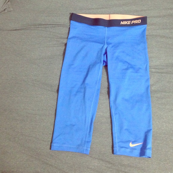 ❗️ON HOLD❗️Nike periwinkle & coral spandex capris