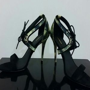 BNWT Express 4" Island Heels sz 9
