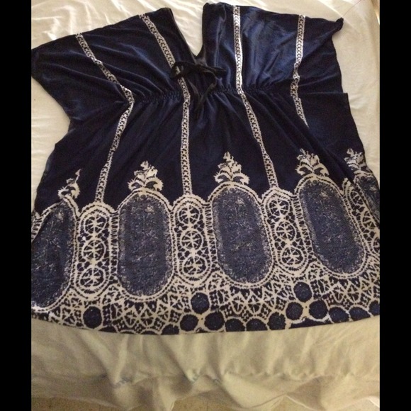 NYC navy and white top.  10 PERCENT Off