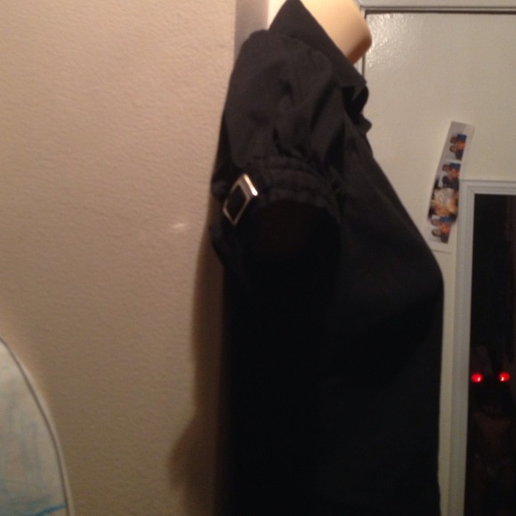 Black express design button up top - Picture 2 of 2