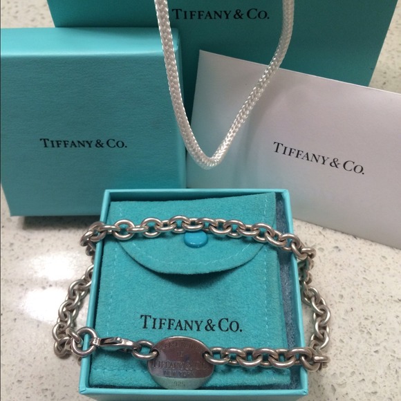 Tiffany & Co. Return to Tiffany Oval tag necklace