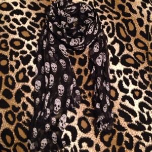 Skull scarf