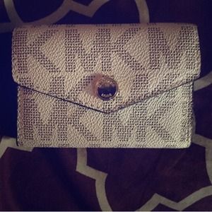AUTHENTIC MICHAEL KORS COIN PURSE