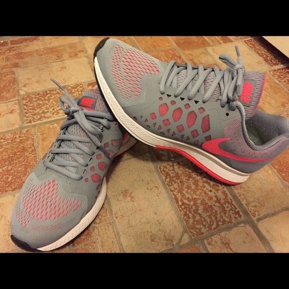 Nike running shoes - Picture 2 of 2