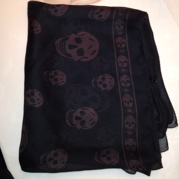 Alexander McQueen scarf