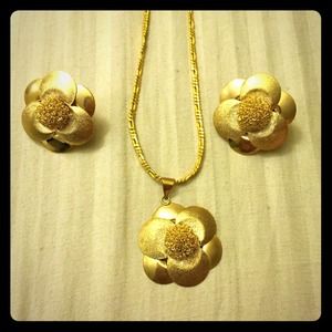 ✨Italian design Flower pendant and earrings set ✨