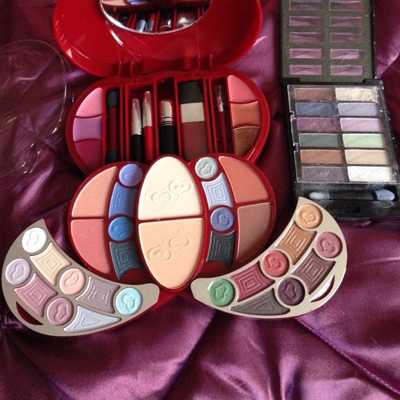 Eyeshadow and other face makeup bundle of lot