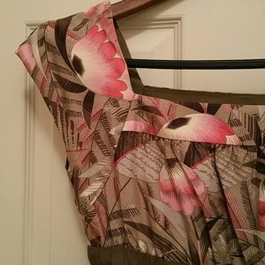 Silk anthopologie dress w pockets. Pink and grey