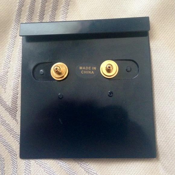 🚫SOLD🚫 Tory Burch Enamel Logo Stud Earrings - Picture 3 of 3