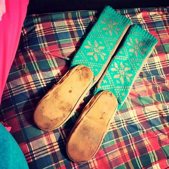 Aztec Print Slippers - Picture 2 of 2