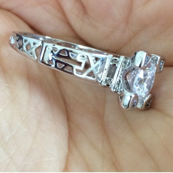 🎉HP of 08/24/2015🎉 Eiffel Tower CZ  ring - Picture 3 of 4