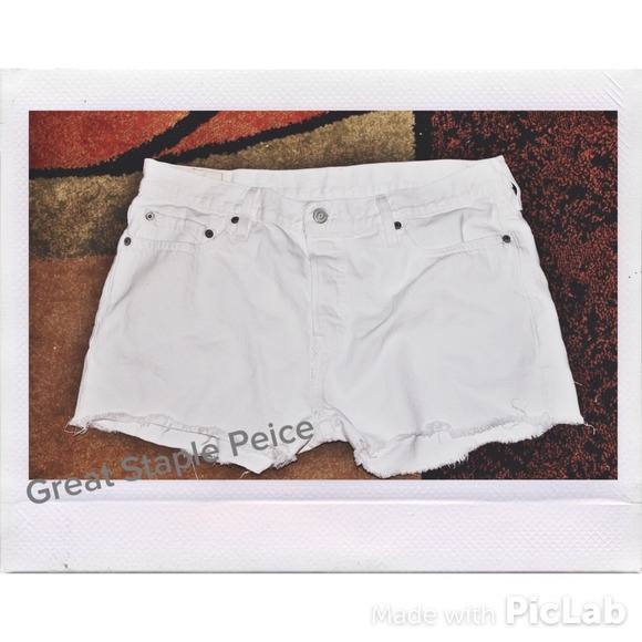 Never worn Levi crisp white cutoffs