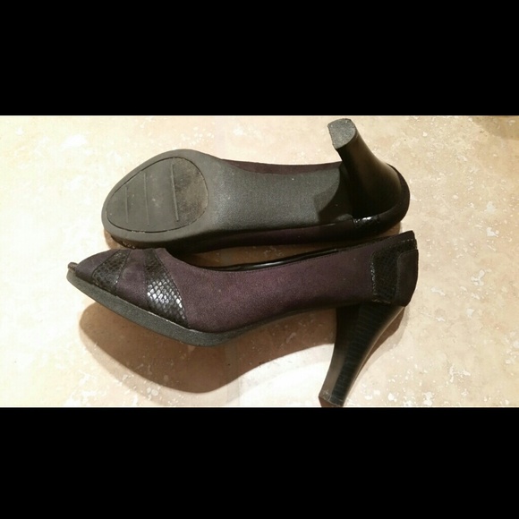 Apostrophe Brown Suede W/Black Sequins Heels - Picture 2 of 2