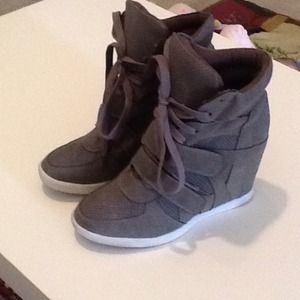 Sneaker wedges
