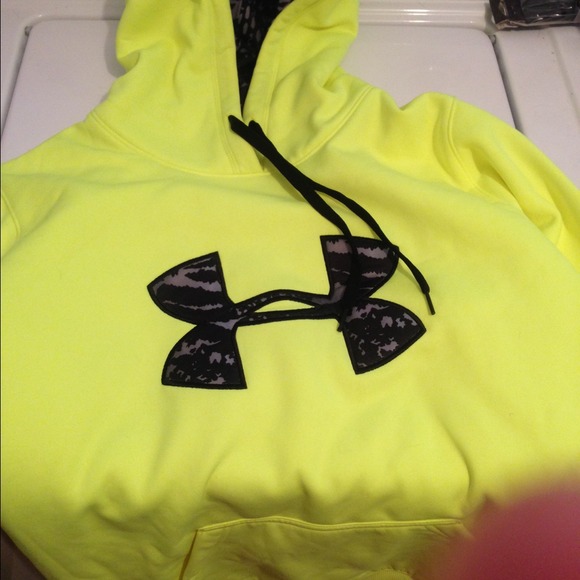Neon Underarmor sweatshirt