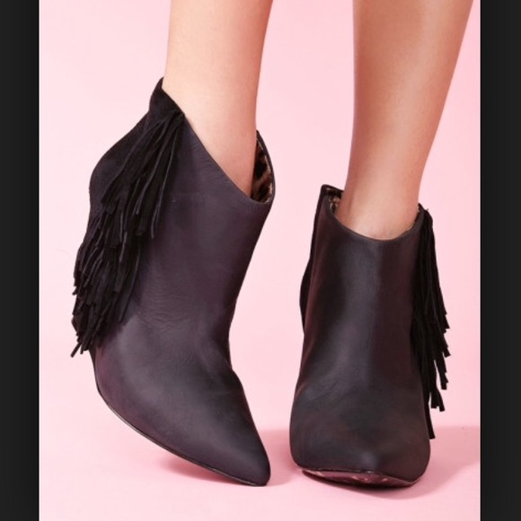 Betsey Johnson Black "Ziah" Size 6 shoes.