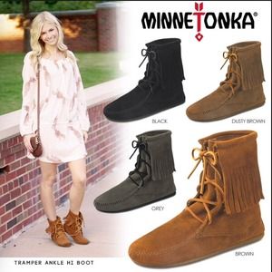 Minnetonka Tramper Ankle Hi Fringe Boots