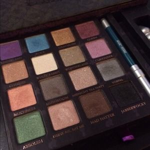 *reserved**Urban decay alice in wonderland palette