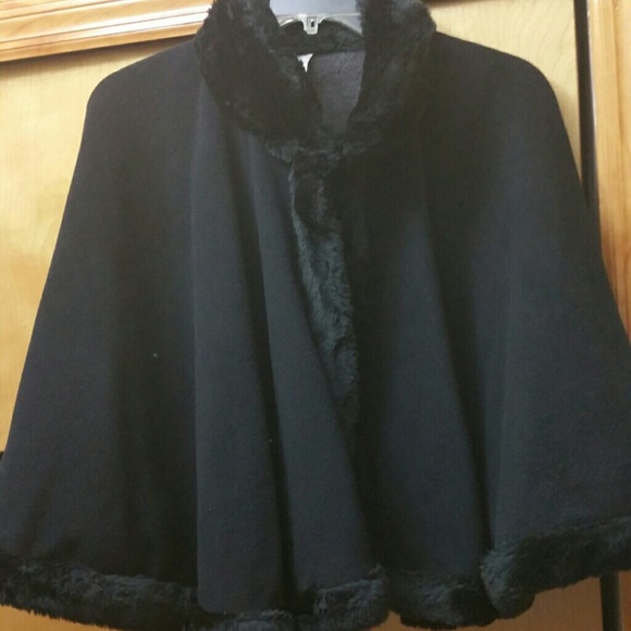 Faux fur black short cape