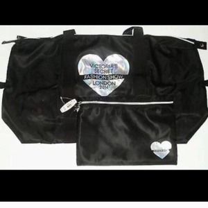 NEW VS fashion show duffle/Nine West sandals.