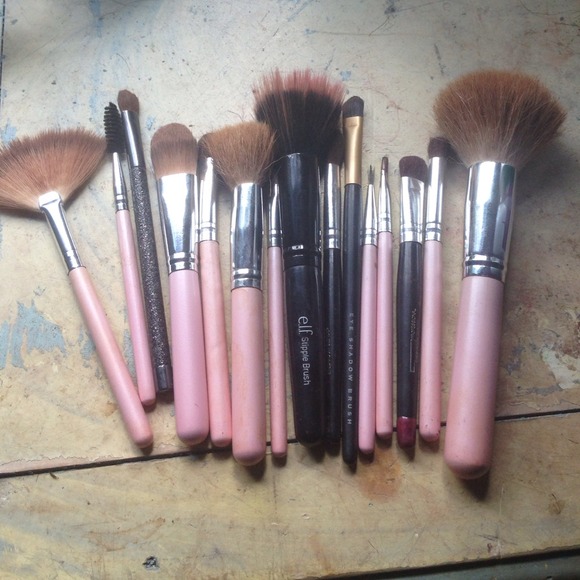 10 makeup brushes