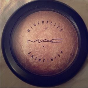 MAC Mineralized Skin Finish. Highlighter.