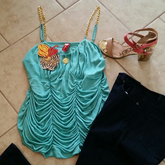 SEXY SLINKY APPLE BOTTOMS PLEATED TANK! NWT