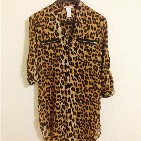 ❌❌SOLD❌❌ Cheetah print blouse - Picture 1 of 1