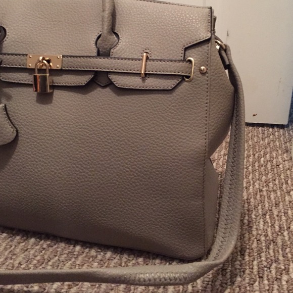 Light gray purse ! - Picture 3 of 4