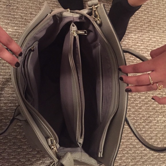 Light gray purse ! - Picture 4 of 4