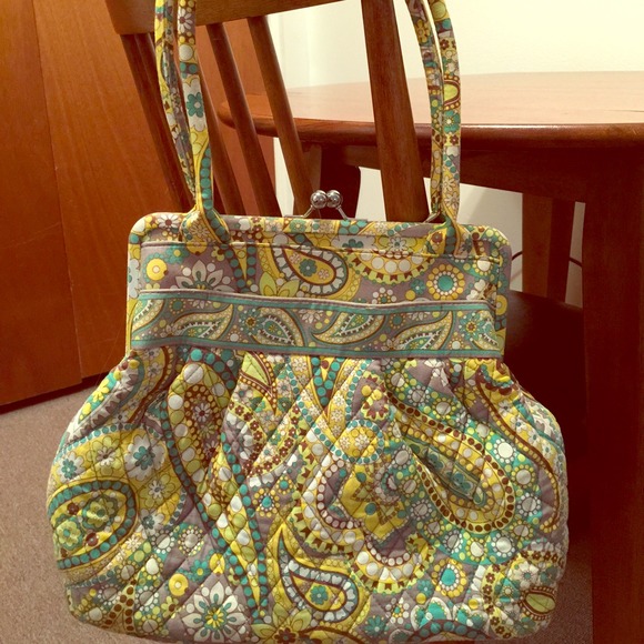 SALE! LIKE NEW! 😍 VERA BRADLEY - Lemon Parfait!