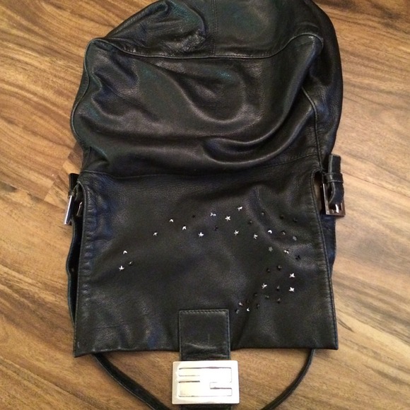 ✌️SOLD✌️🌟FLASH SALE🌟👄FENDI👄 leather bag - Picture 2 of 4