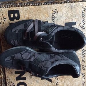 BLACK VELCRO STRAP COACH SNEAKERS