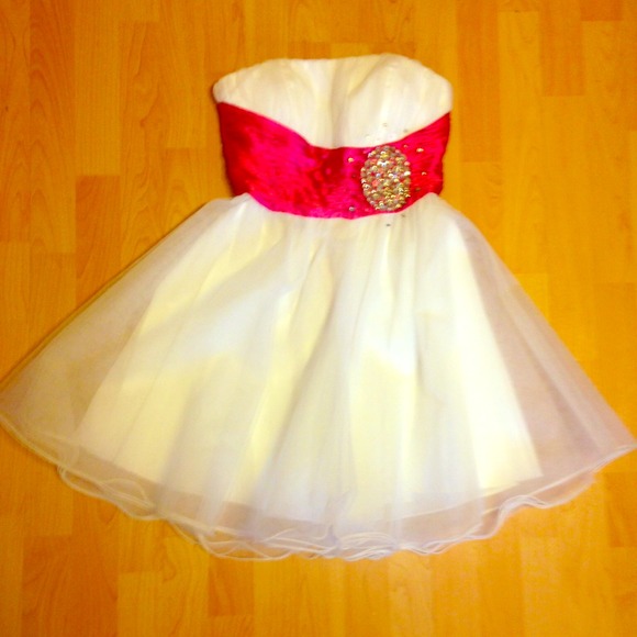 🚫 SOLD 🚫 White Formal Dress✨🎀