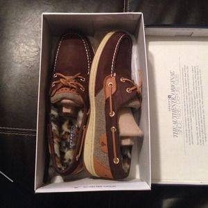 Brand new in box/Sperry/Brown w/fur/Size 9/Womens