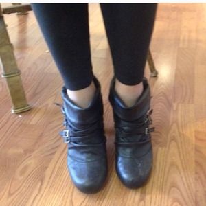 Black booties & Wedged flats for Alicia3095